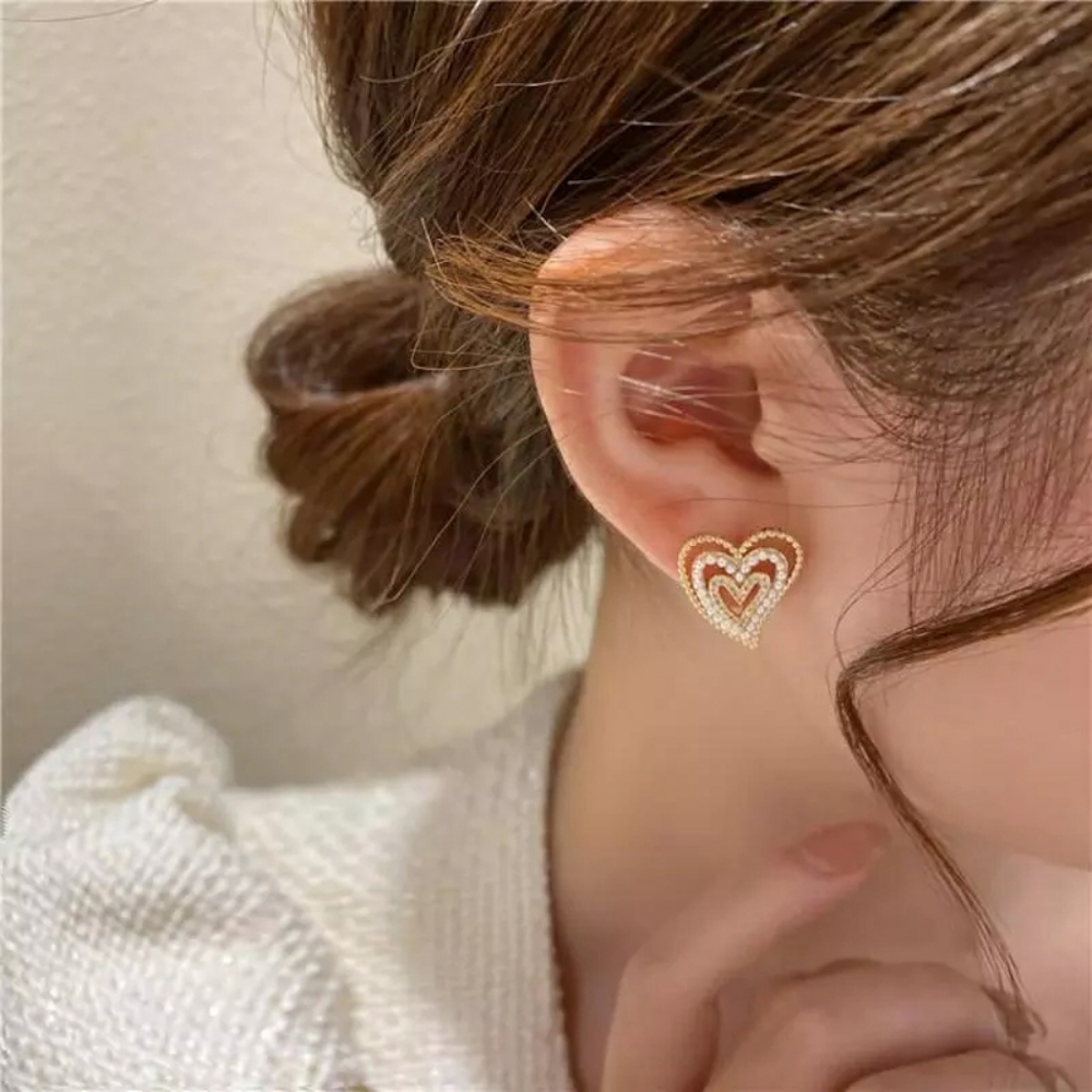 New Pearl Crystal Heart Stud Earrings - Picture 5 of 5